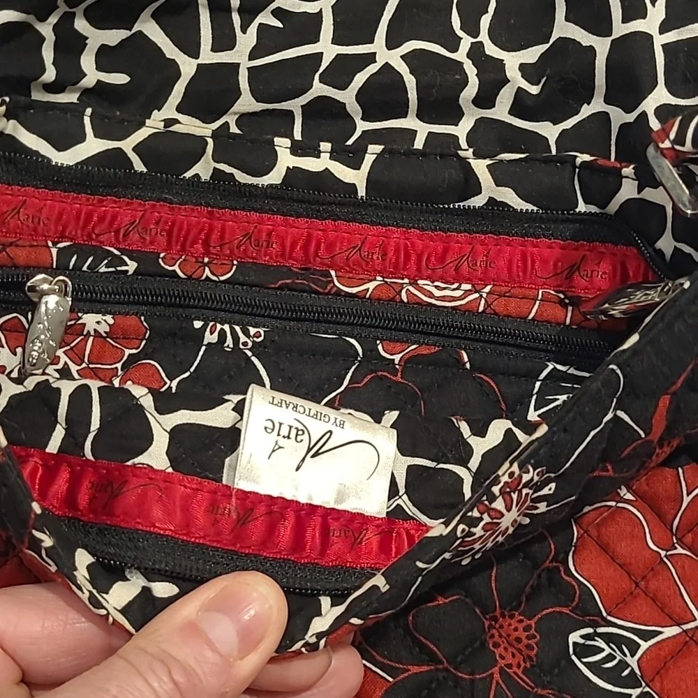 Vera Bradley Red black and white floral patterned shoulder bag - Picture 4 of 5